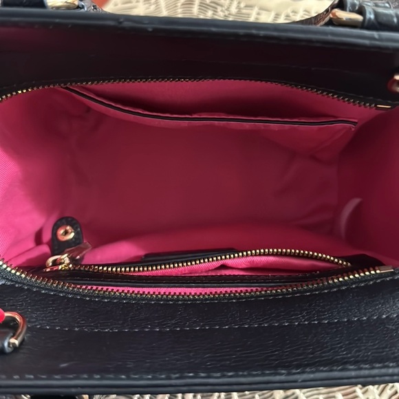 F&W STYLE | Small Croc Embossed Black Leather Handbag - Picture 6 of 11